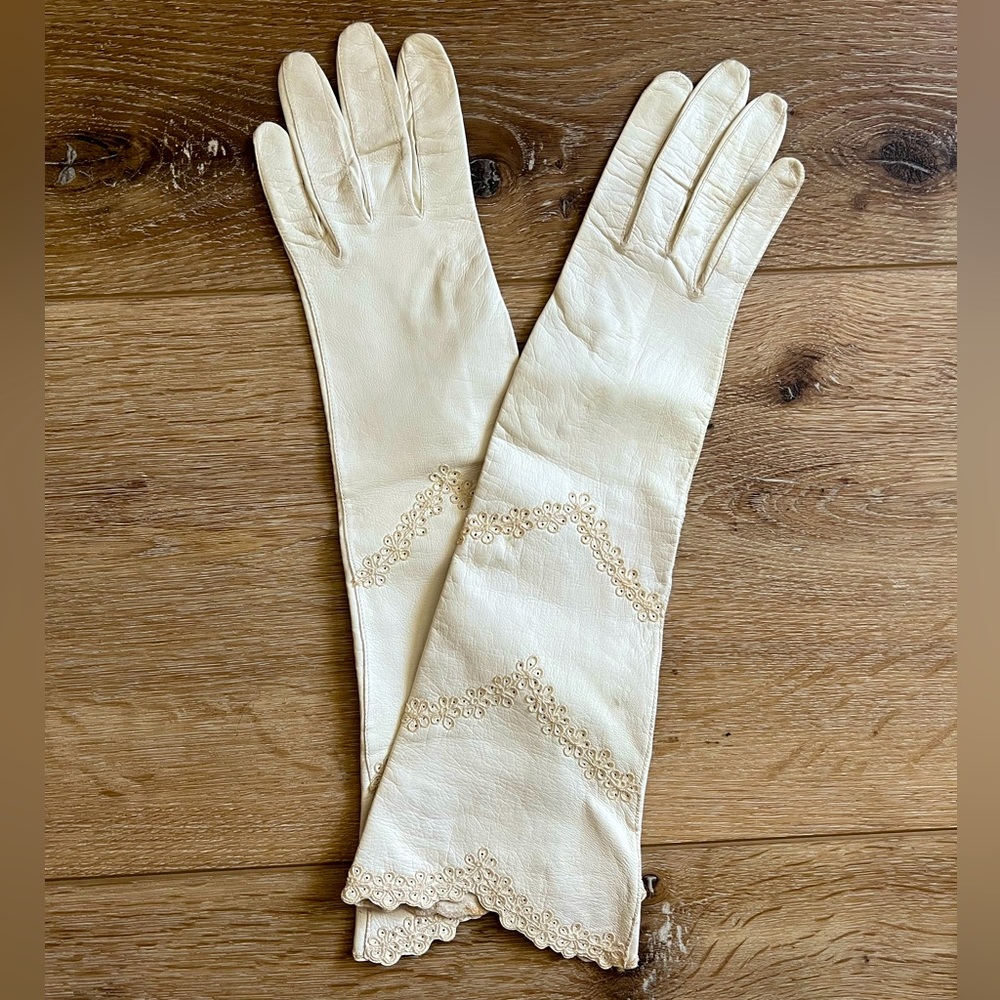 Vintage Leather Gloves with Embroidery